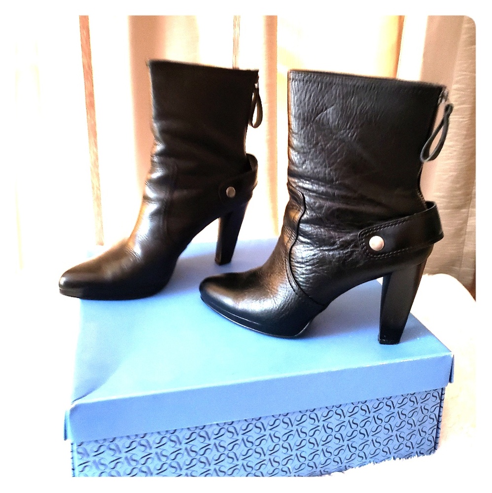 Vera Wang Boots